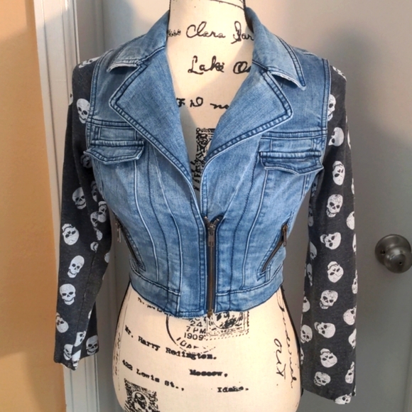 Goth punk jacket with skull sleeves - Picture 2 of 3